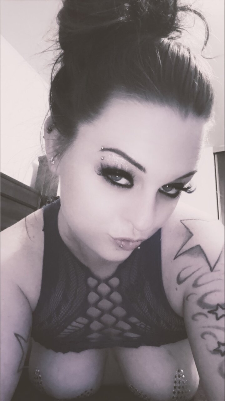 Mmmlayna (@mmmlayna), OnlyFans creator