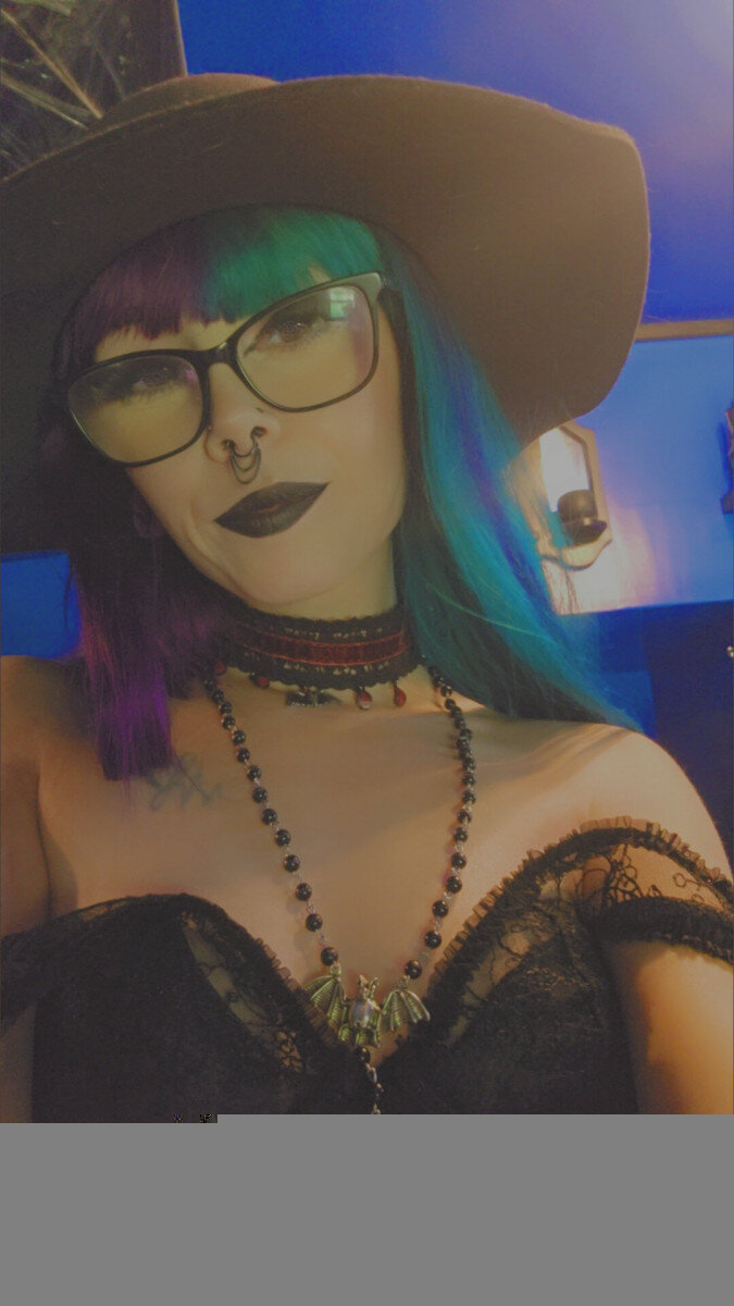 Modernmorticia (@modernmorticia), OnlyFans creator