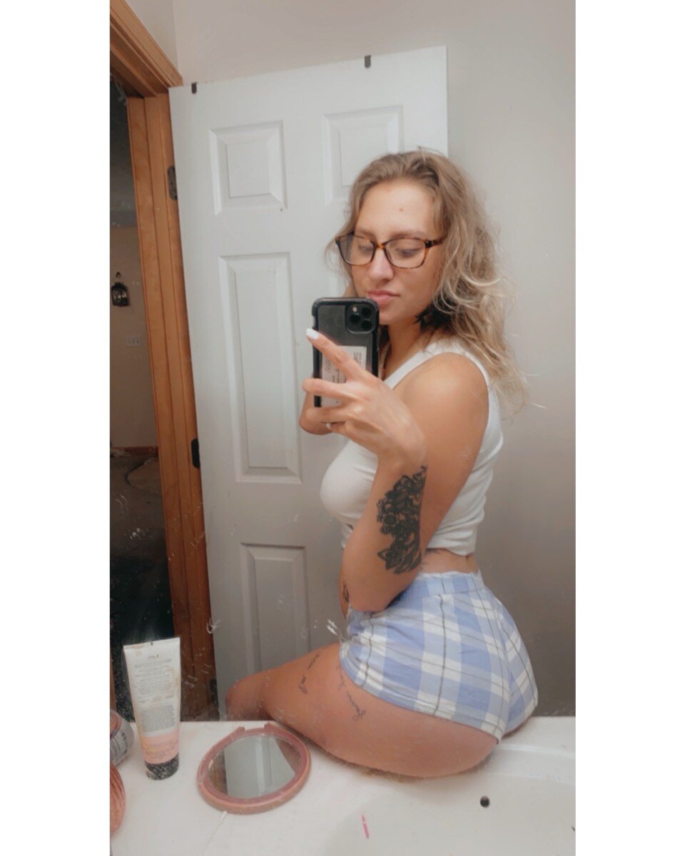 Molli3m (@molli3m), OnlyFans creator
