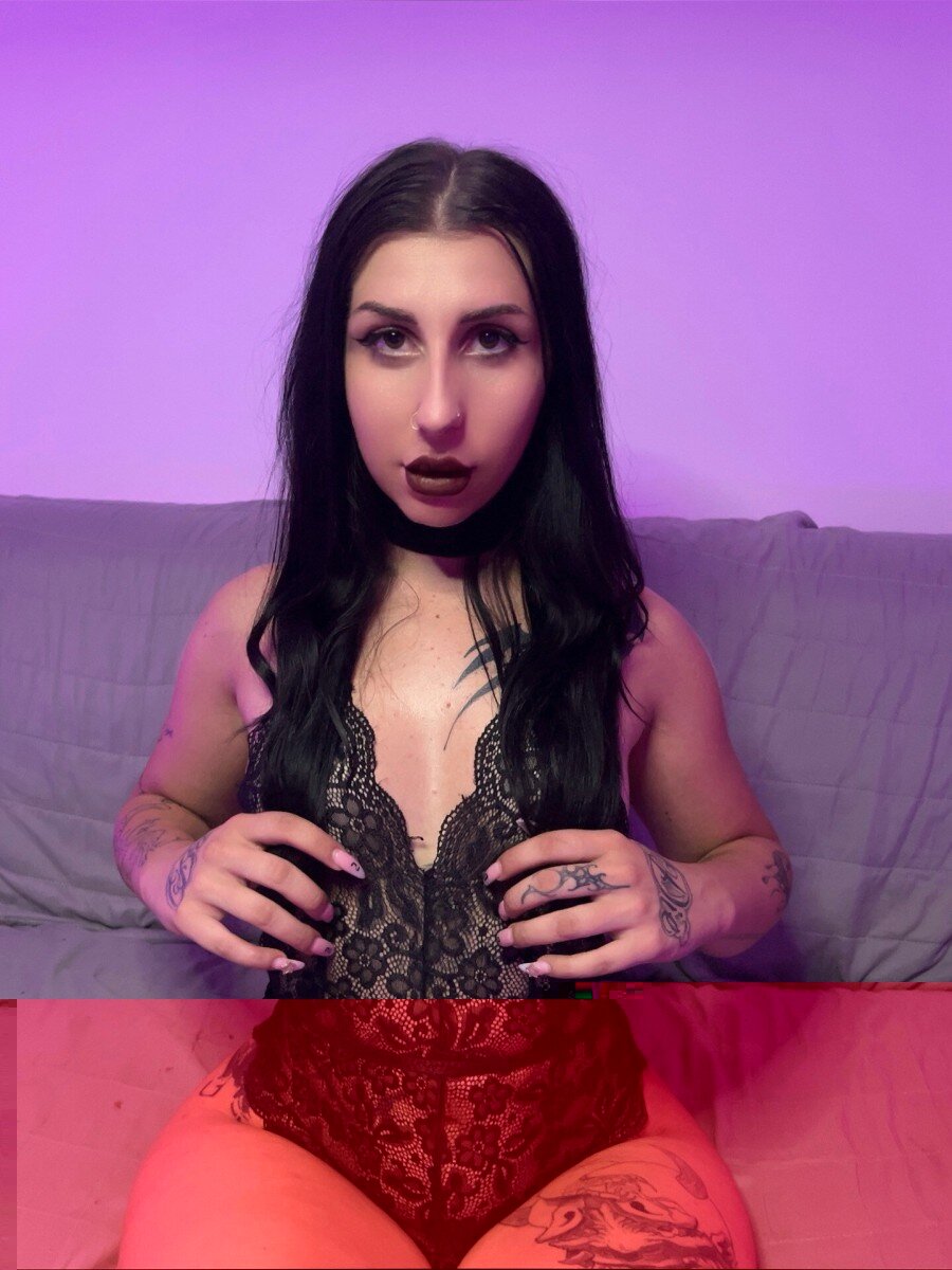 MOLLI (@mollicarati), OnlyFans creator