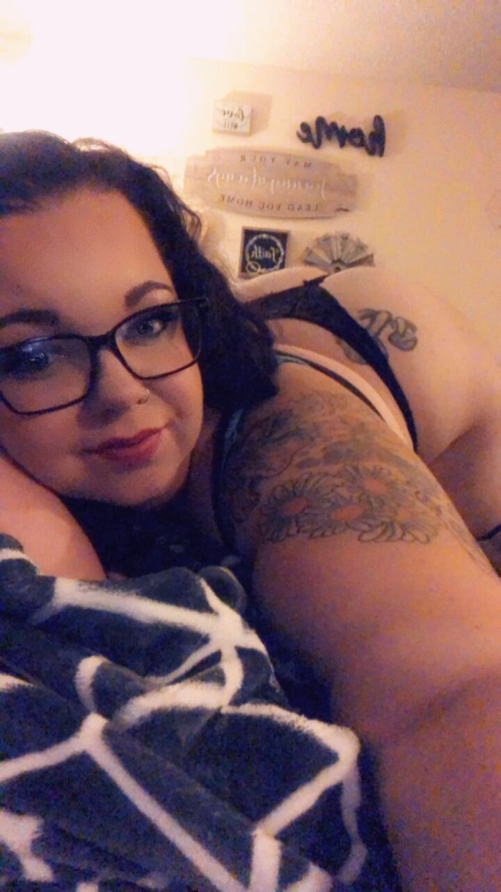 Mollybbw77 (@mollybbw77), OnlyFans creator