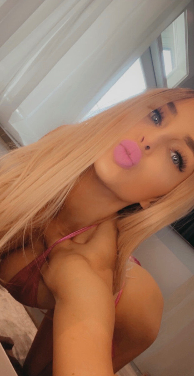 Mollyboots (@mollyboots), OnlyFans creator