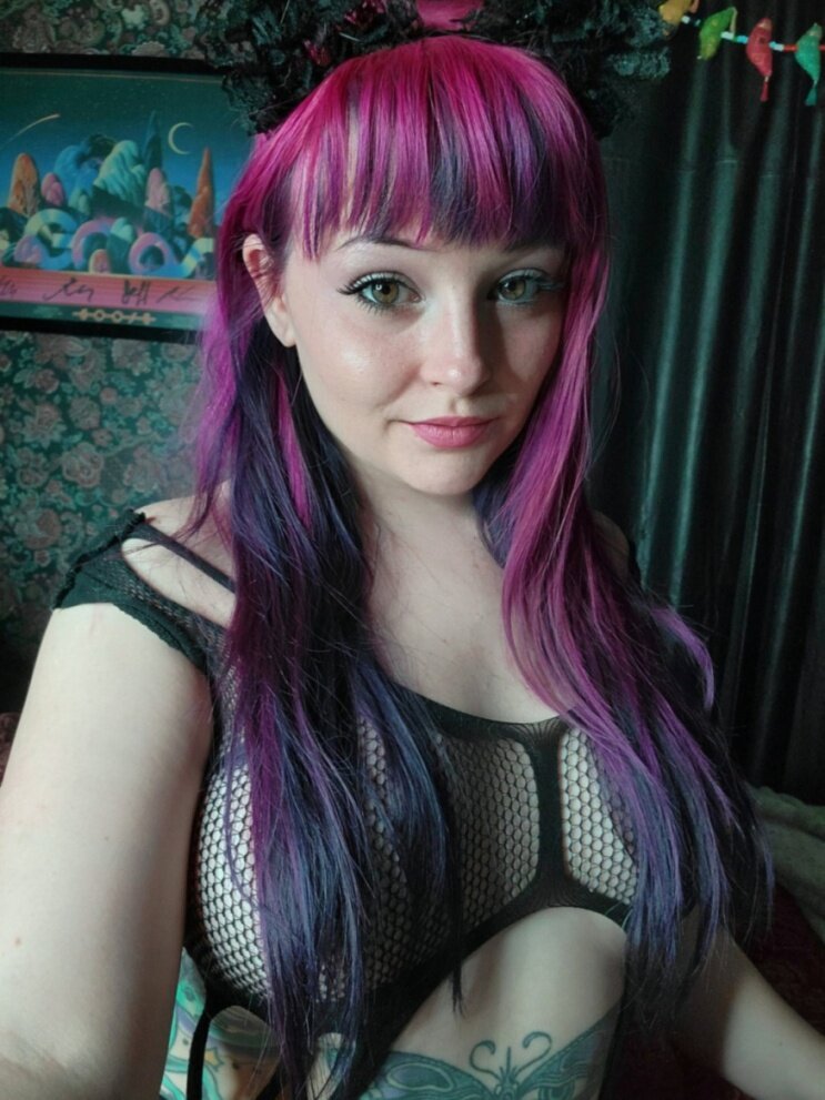 Molly (@mollyisafairy), OnlyFans creator