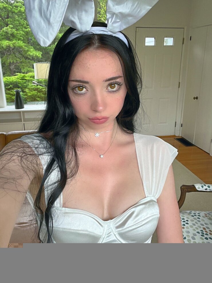 Mollymoonnn (@mollymoonnn), OnlyFans creator