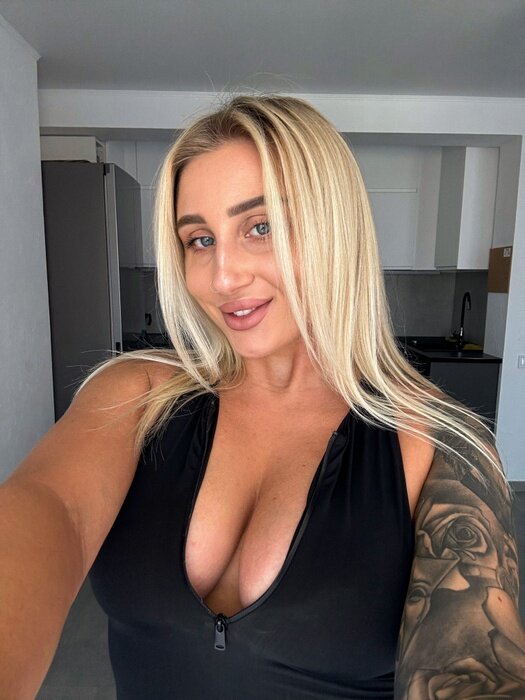 Mollypillows (@mollypillows), OnlyFans creator