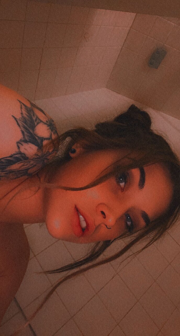 Mollypopzfree (@mollypopzfree), OnlyFans creator