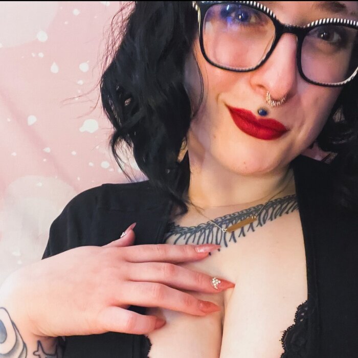 Mommyglutton (@mommyglutton), OnlyFans creator