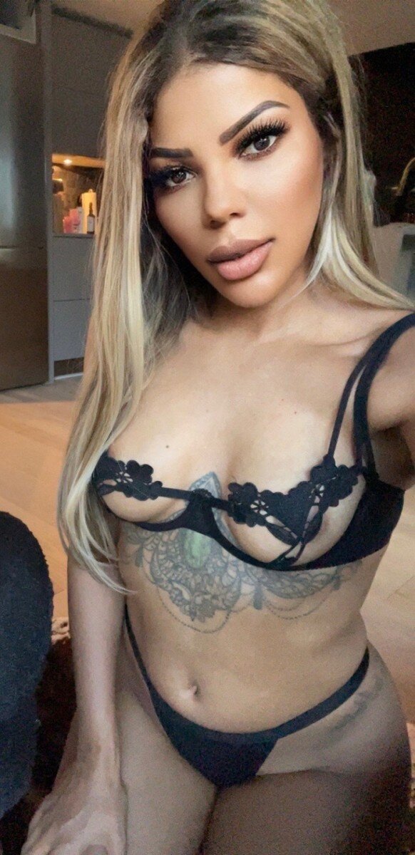 Monacoxxx (@mona_coxxx), OnlyFans creator