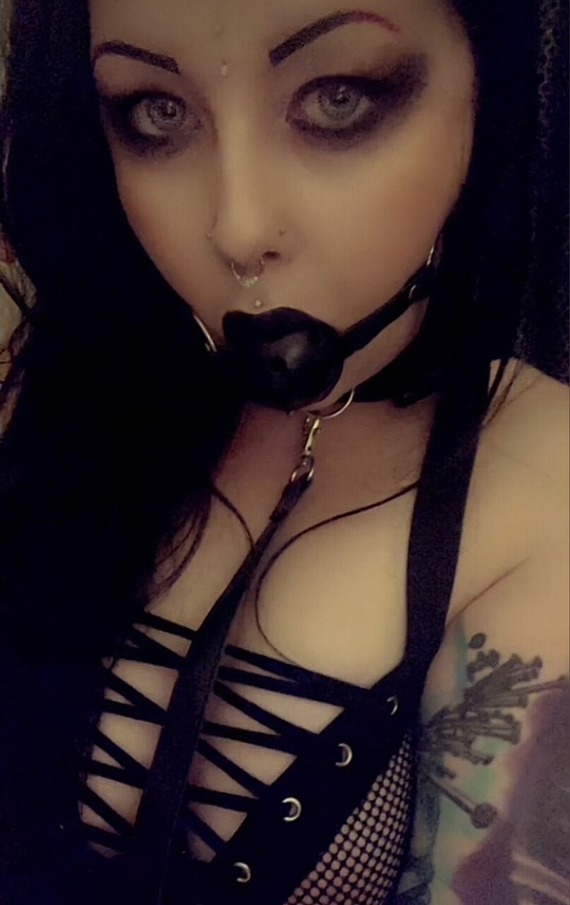 Moonchild27 (@moonchild27), OnlyFans creator