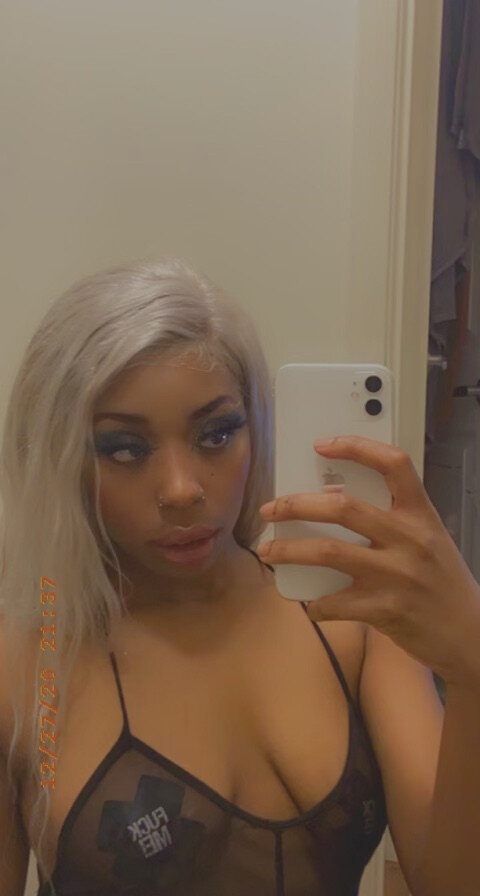 Moonmilkxox (@moonmilkxox), OnlyFans creator
