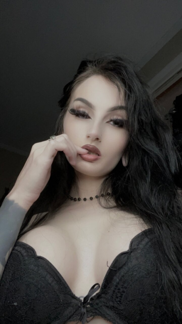 Mothbonesx (@mothbonesx), OnlyFans creator