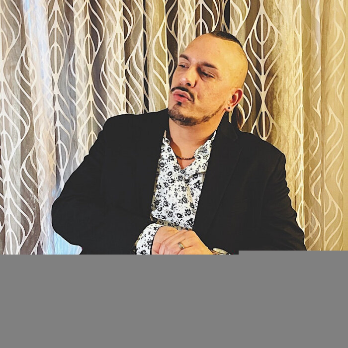Mrpeacockhunts (@mrpeacockhunts), OnlyFans creator