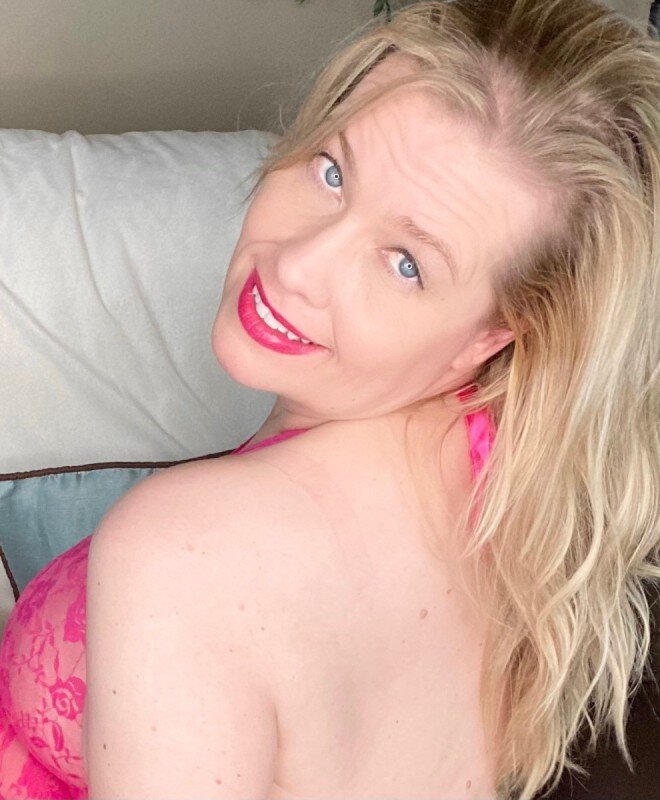 Traci (@mrslovesplayhouse), OnlyFans creator