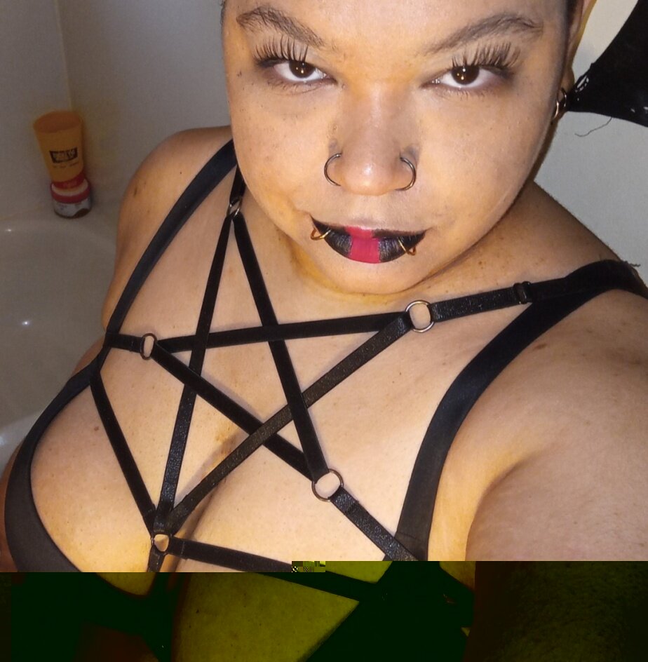 Mrsmischief1 (@mrsmischief1), OnlyFans creator