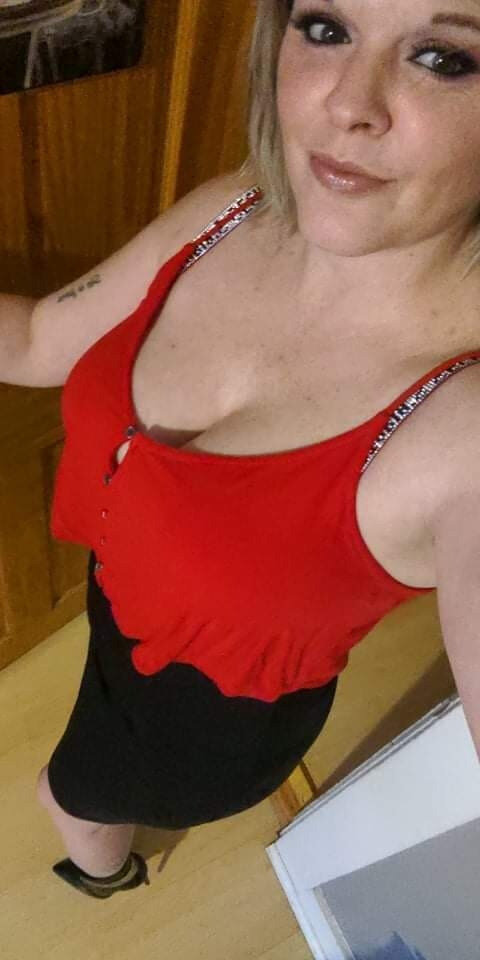 Mrsrobinson80 (@mrsrobinson80), OnlyFans creator