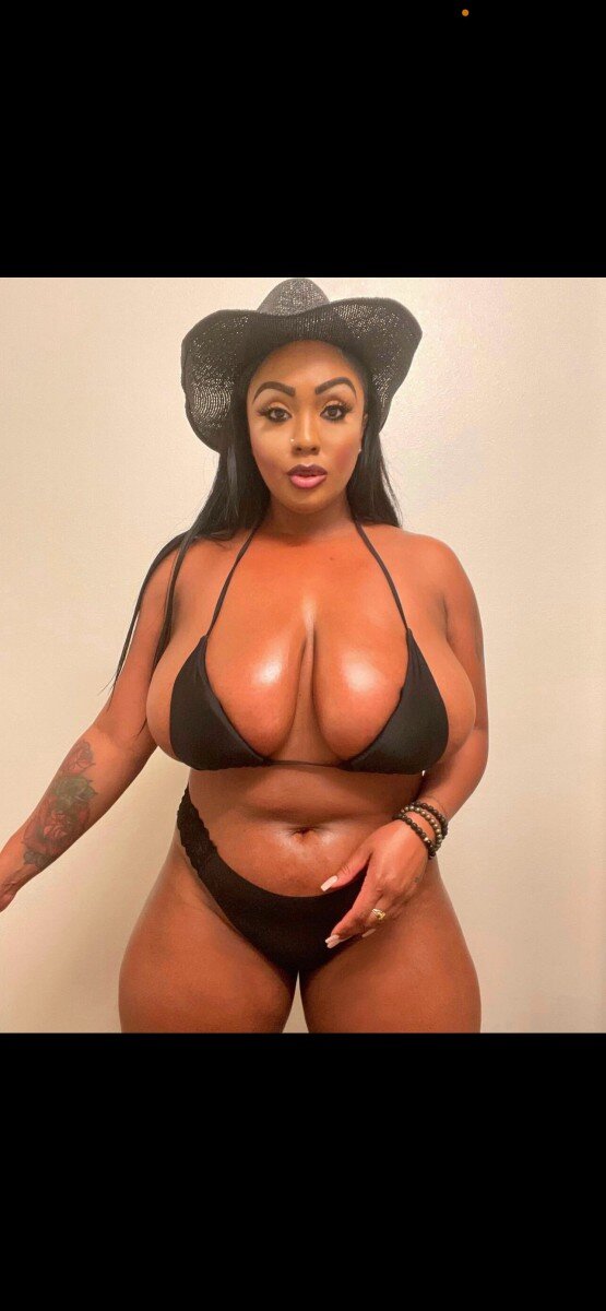 Mslaytonbenton (@mslaytonbenton), OnlyFans creator