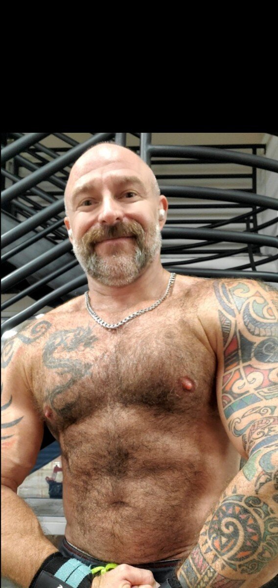 Musclebearmontreal (@musclebearmontreal), OnlyFans creator