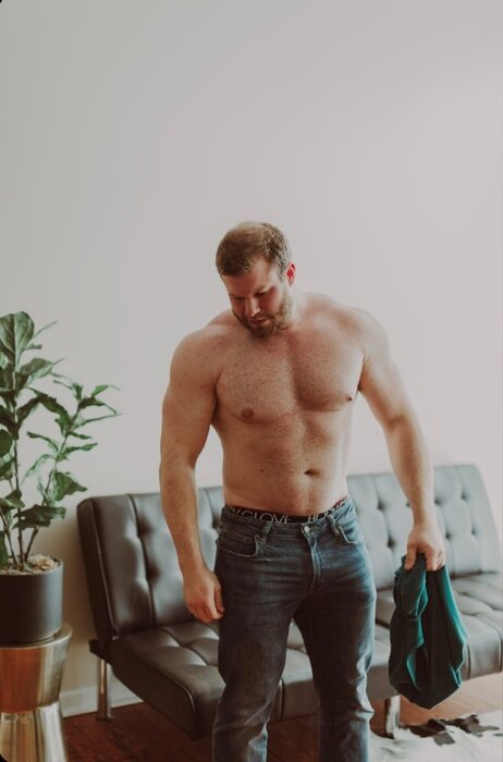 Muscledadddyxxx (@muscledadddyxxx), OnlyFans creator