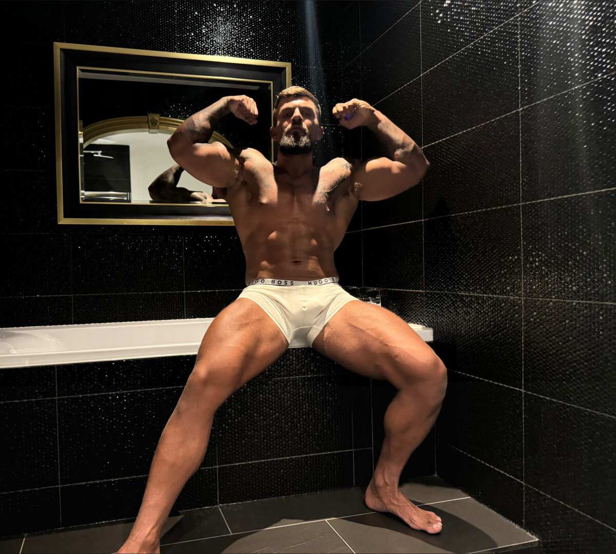 Musclehunk (@musclehunk), OnlyFans creator