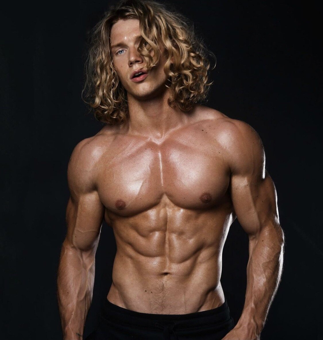 Musclesurfer (@musclesurfer), OnlyFans creator