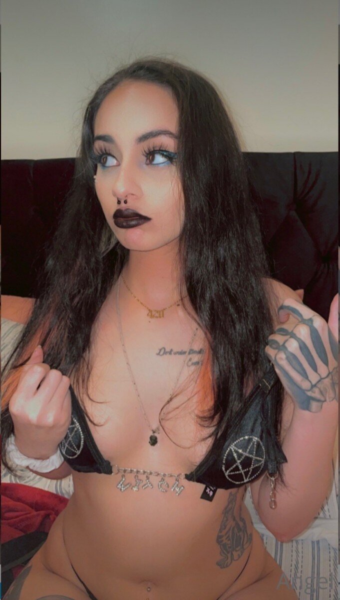 Nadiatheangel (@nadiatheangel), OnlyFans creator
