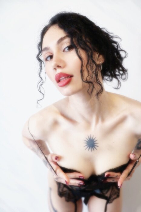 Nadinwhitmor (@nadinwhitmor), OnlyFans creator