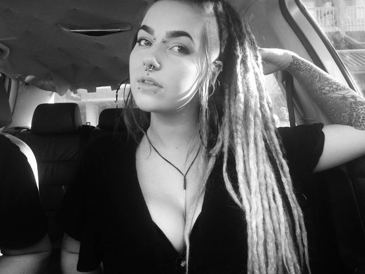 Nahlanirvana (@nahlanirvana), OnlyFans creator