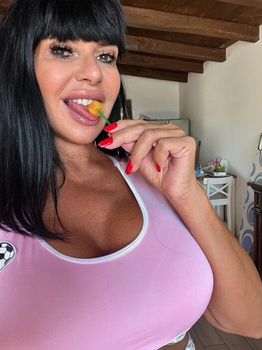 Naimaladonnapuma (@naimaladonnapuma), OnlyFans creator