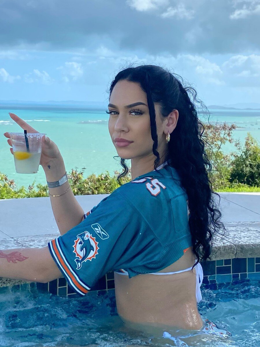 Nannii20 (@nannii20), OnlyFans creator
