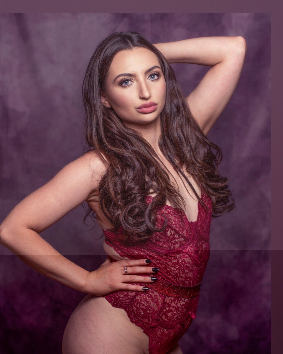 Naomi998 (@naomi998), OnlyFans creator