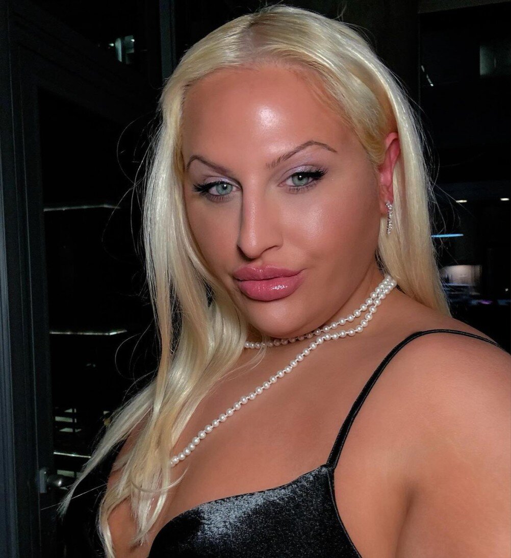 Naomiplatinum (@naomiplatinum), OnlyFans creator