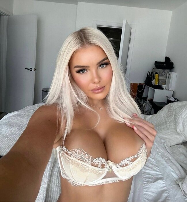 Naomisteele (@naomisteele), OnlyFans creator