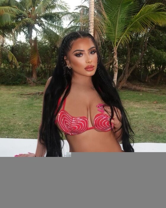Nataliaaaraeee (@nataliaaaraeee), OnlyFans creator