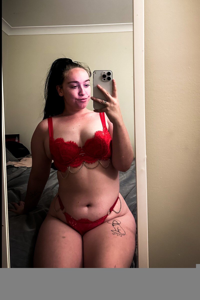 Naughtieblonde0 (@naughtieblonde0), OnlyFans creator