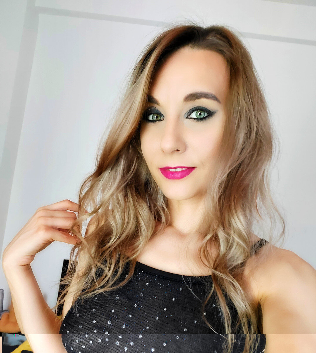 Naughtyadeline (@naughtyadeline), OnlyFans creator
