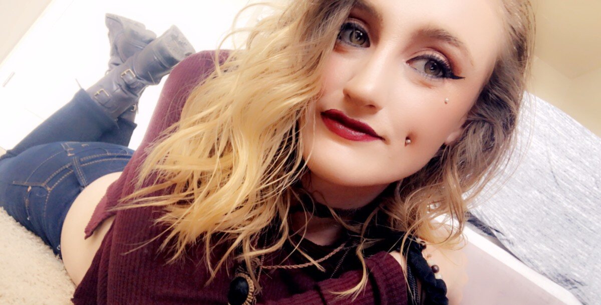 Naughtyalicexx (@naughtyalicexx), OnlyFans creator