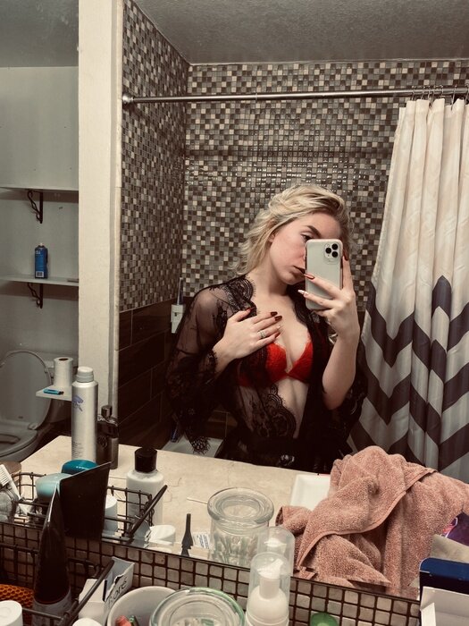 Naughtybabe2 (@naughtybabe2), OnlyFans creator