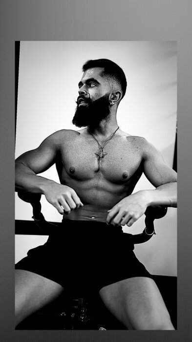 Naughtybeardedpersian (@naughtybeardedpersian), OnlyFans creator