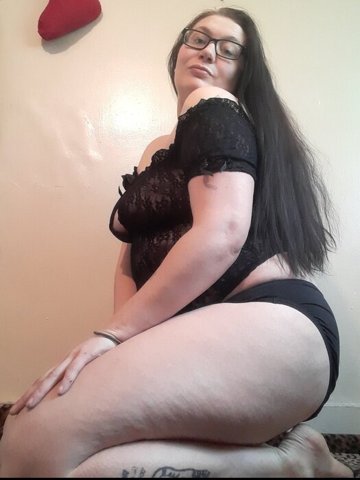 Naughtygurl420 (@naughtygurl420), OnlyFans creator