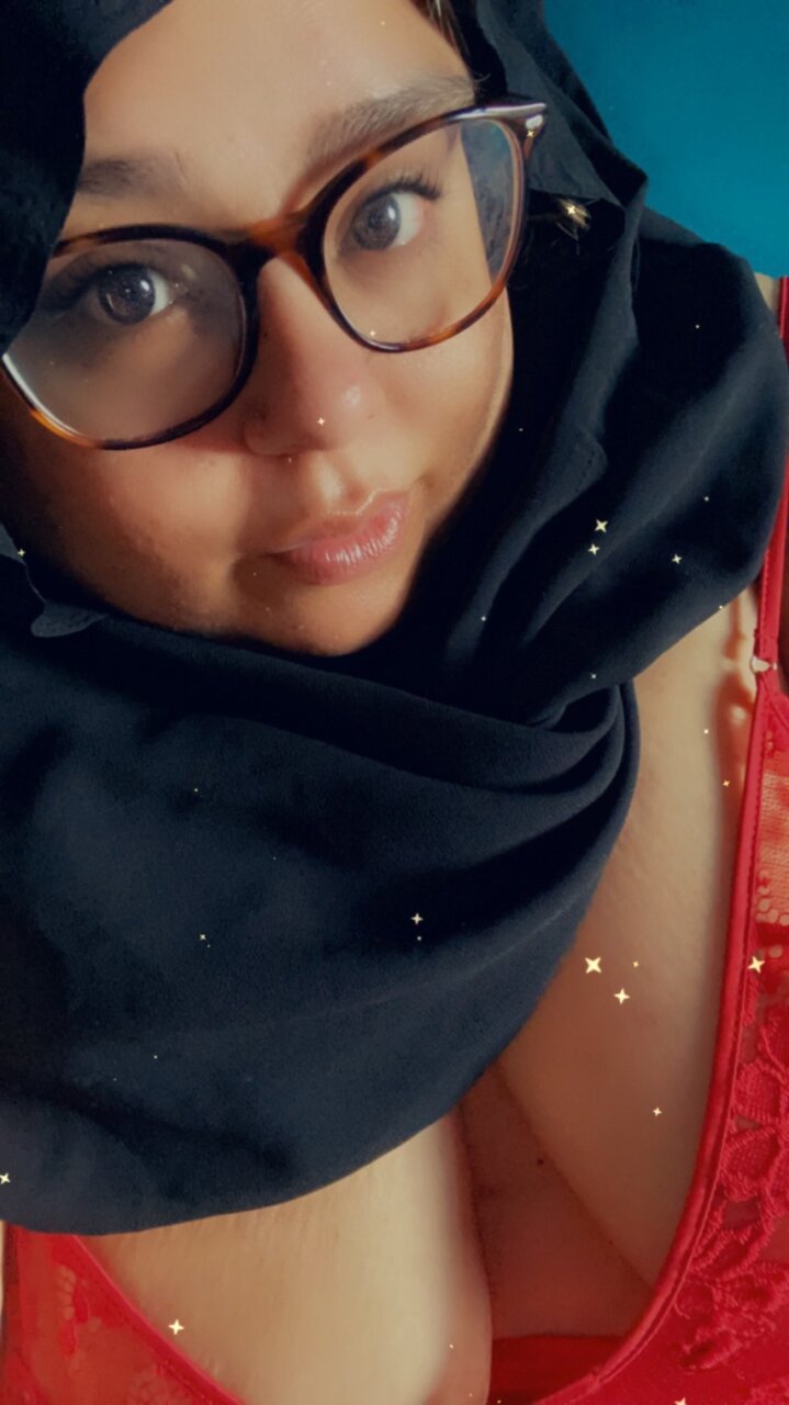 Naughtylilhoneyhijabi (@naughtylilhoneyhijabi), OnlyFans creator