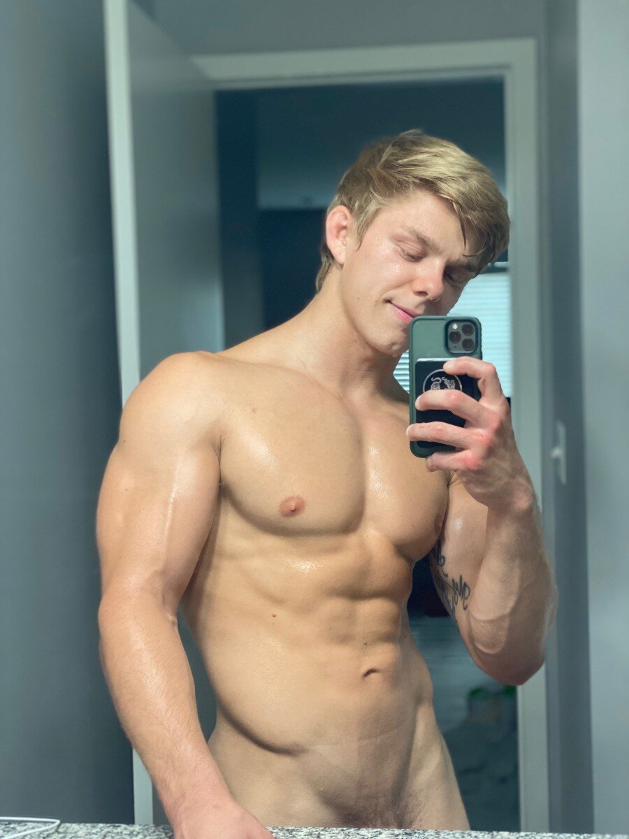 Naughtynickkk (@naughtynickkk), OnlyFans creator