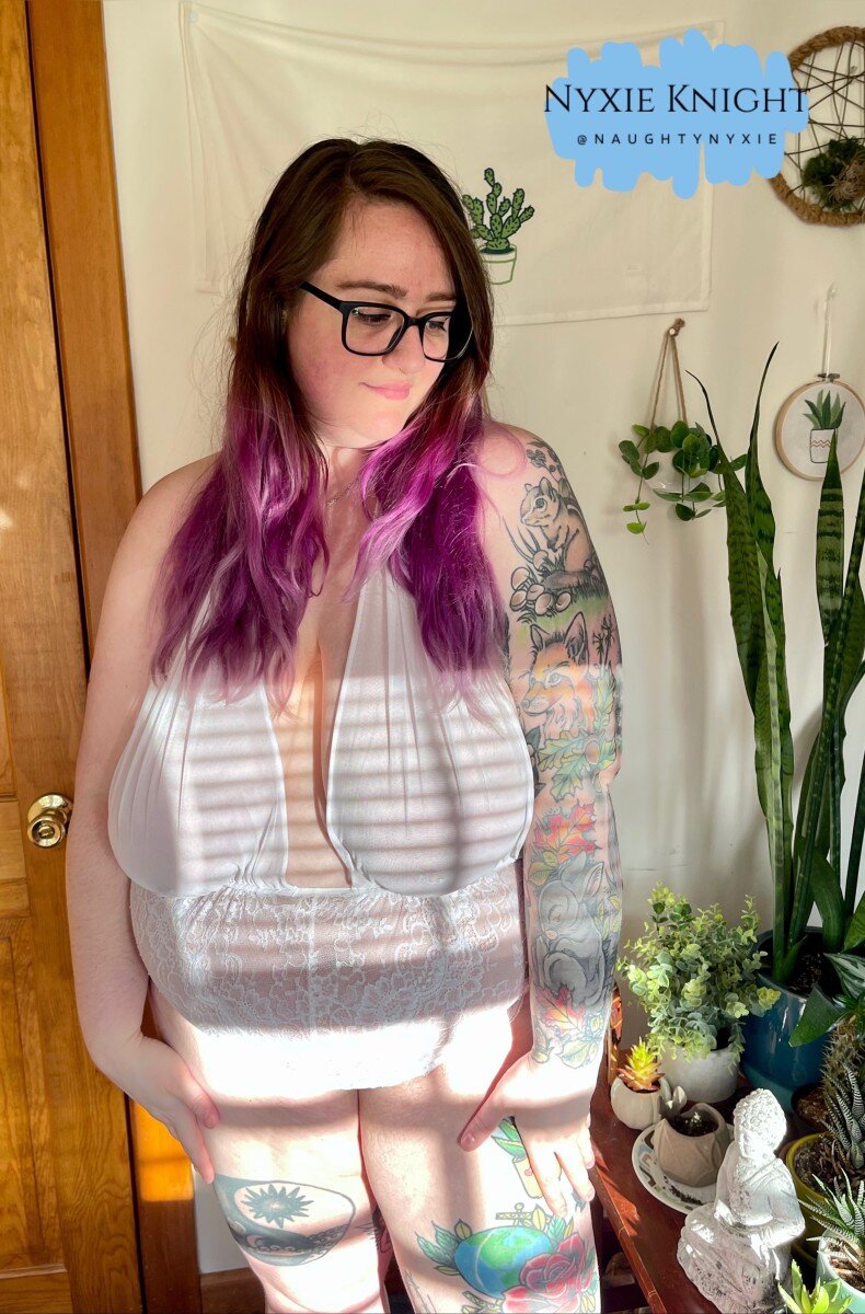 Naughtynyxie (@naughtynyxie), OnlyFans creator