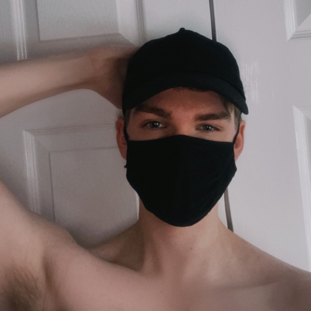Naughtytwinkleo (@naughtytwinkleo), OnlyFans creator