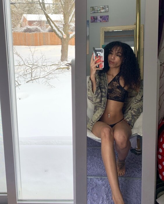 Nayomiiixo (@nayomiiixo), OnlyFans creator