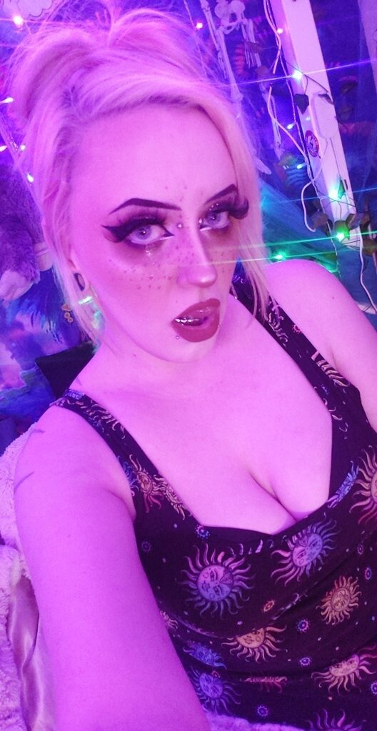Nebulastarlight (@nebulastarlight), OnlyFans creator