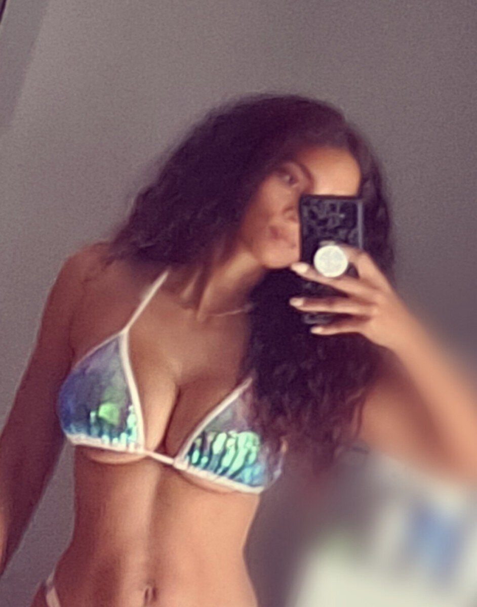 Neenahxoxo (@neenahxoxo), OnlyFans creator
