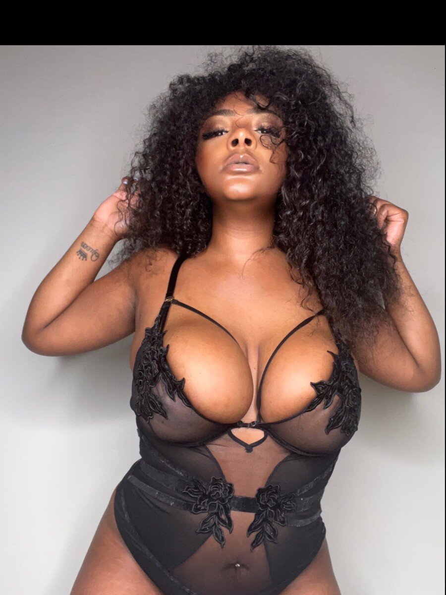 Nellasxxxclusives (@nellas.xxxclusives), OnlyFans creator