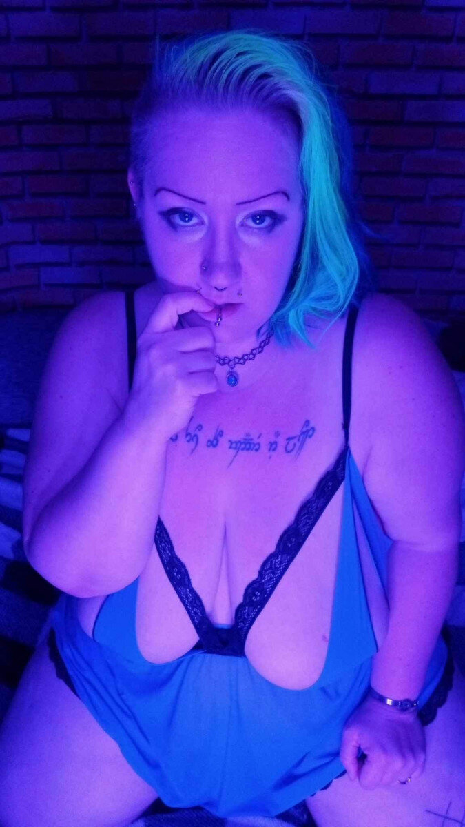 Neonprincessxxx (@neonprincessxxx), OnlyFans creator