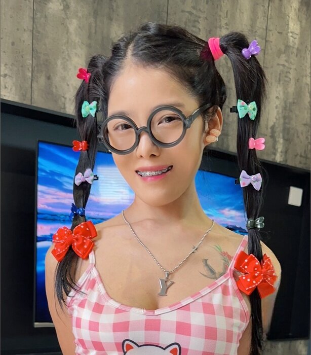 Nerdyyumi (@nerdyyumi), OnlyFans creator
