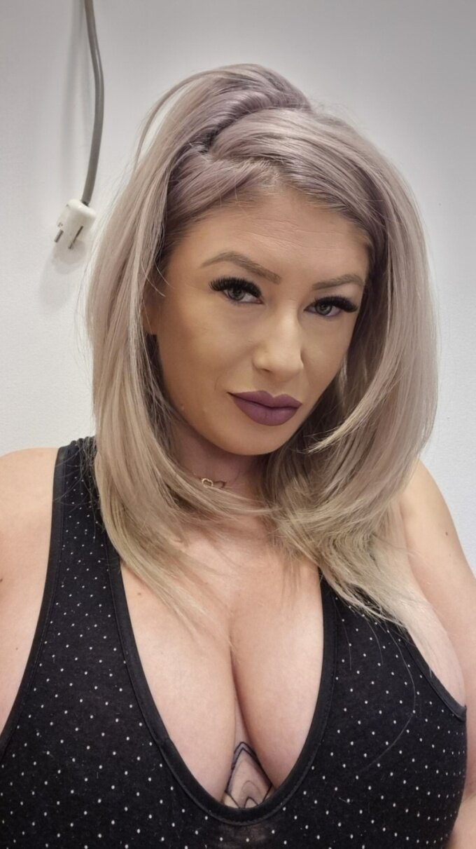 Newlisa2018 (@newlisa2018), OnlyFans creator